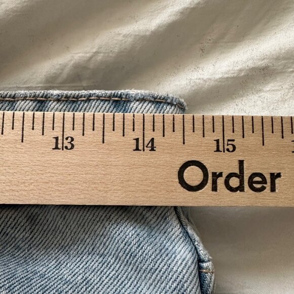 High-Waisted Distressed Button Up Denim Shorts Frayed Hem Zara Size 6 Beach - Picture 6 of 7